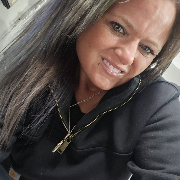 Meet your Posher, Emily - Picture 1 of 1